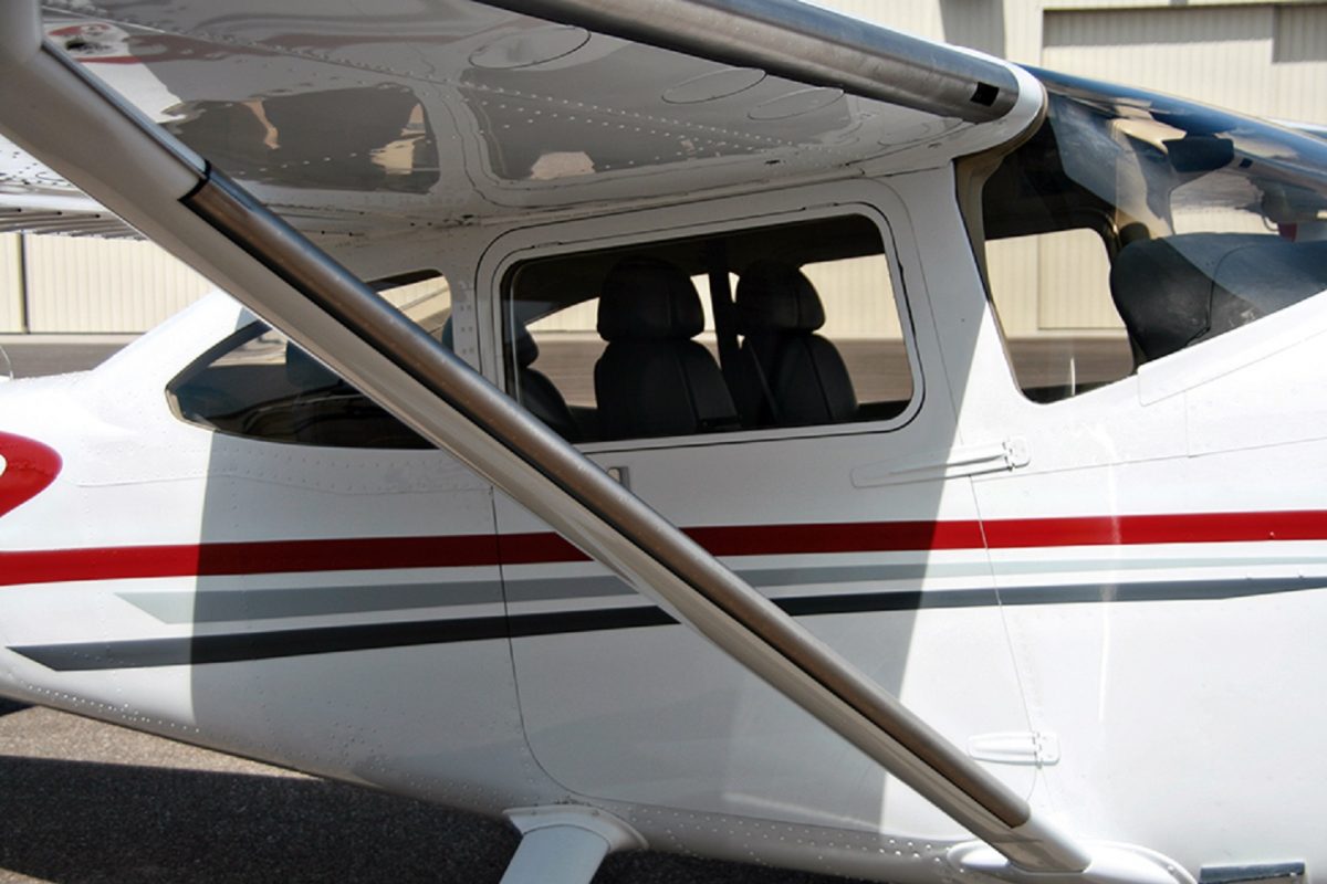 Cessna 182 Wing Strut with TKS